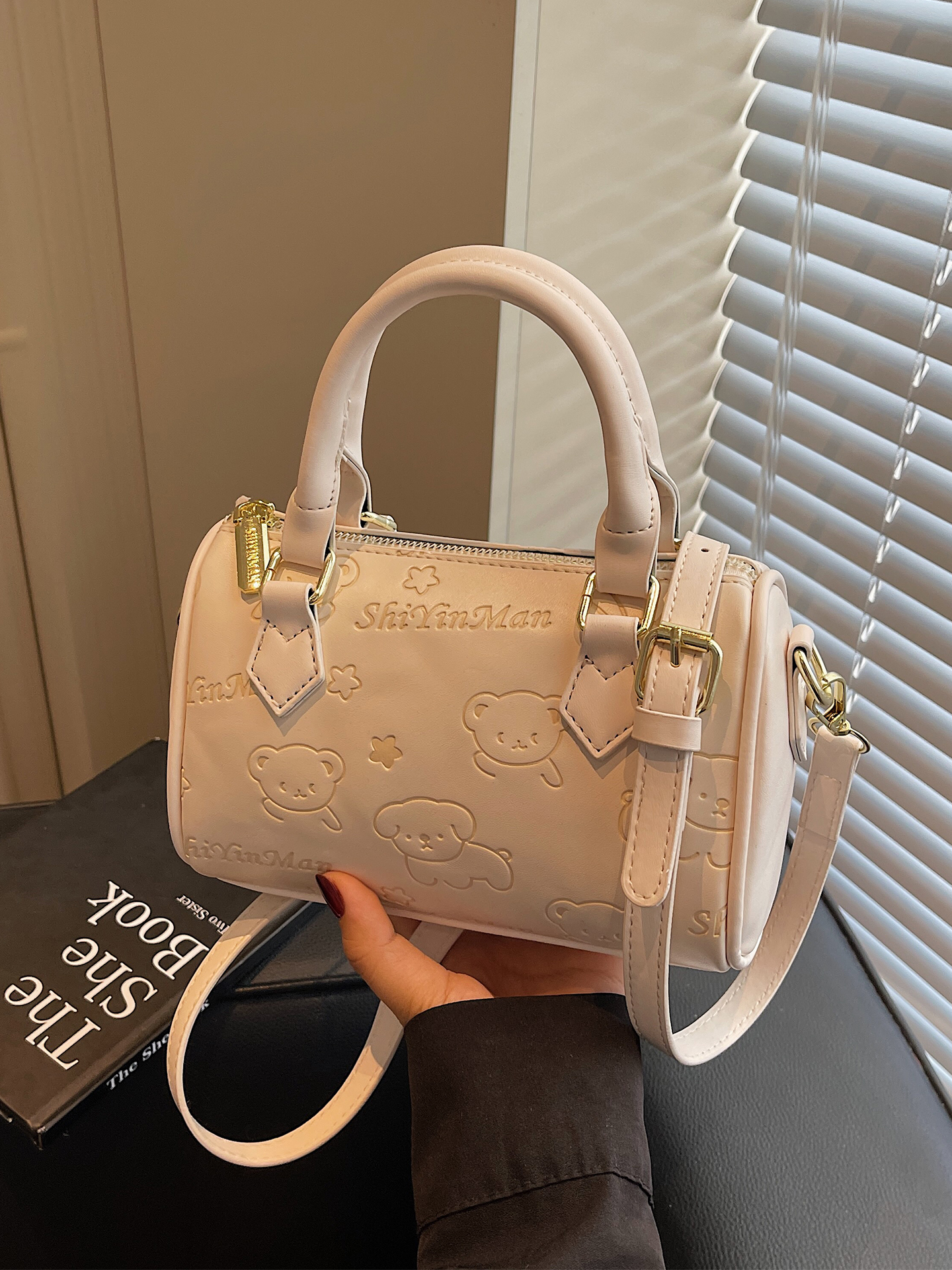 Trendy Women's Light Luxury Handbag 2025 - Versatile Shoulder & Crossbody Bag for Modern Chic Style Trendy Women's Light Luxury Handbag 2025 - Versatile Shoulder & Crossbody Bag for Modern Chic Style