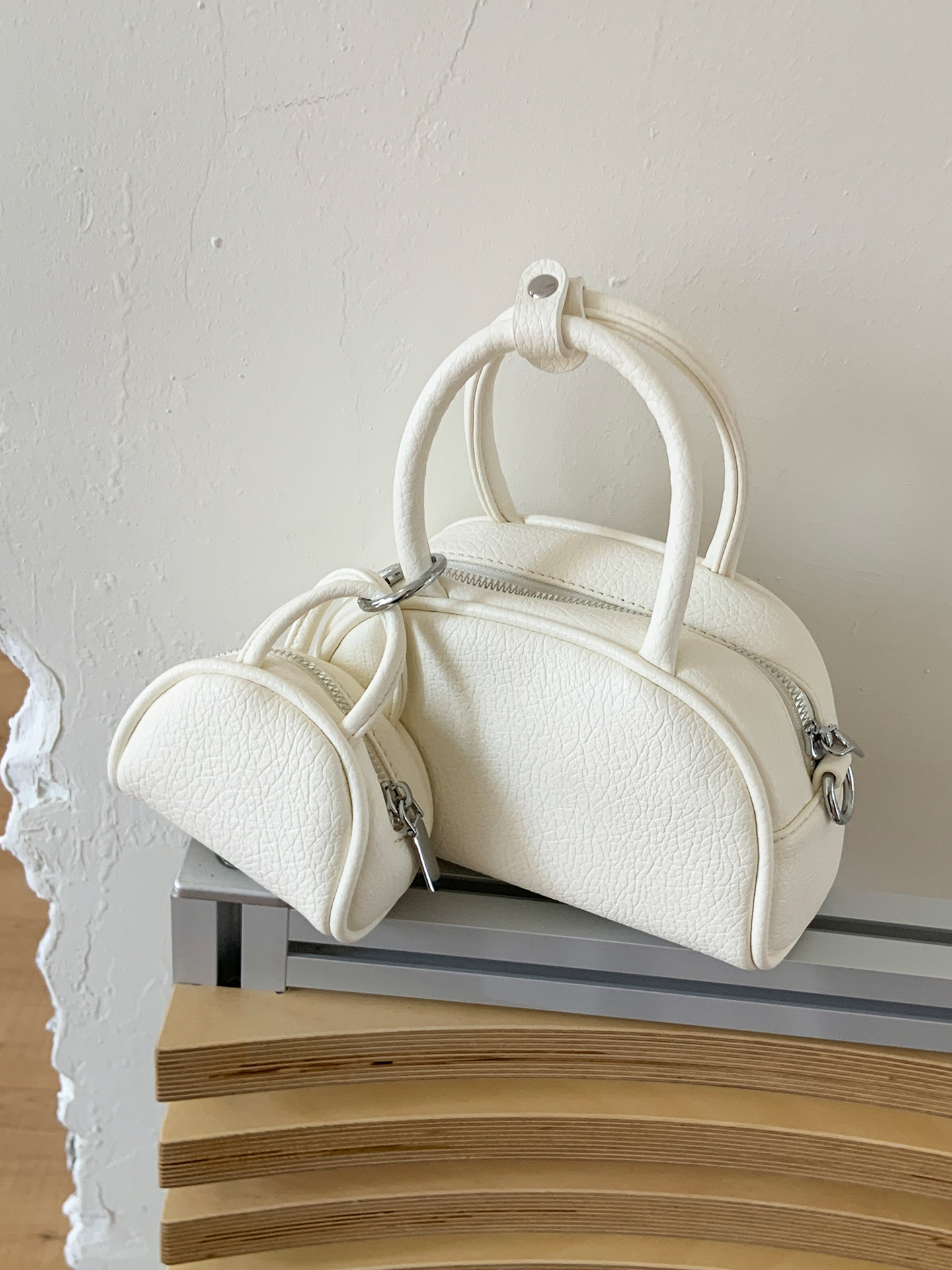 Trendy Women's Red Shoulder Bag - 2025 High-End Commuter Crossbody Pillow Bag for Fashion Lovers Trendy Women's Red Shoulder Bag - 2025 High-End Commuter Crossbody Pillow Bag for Fashion Lovers