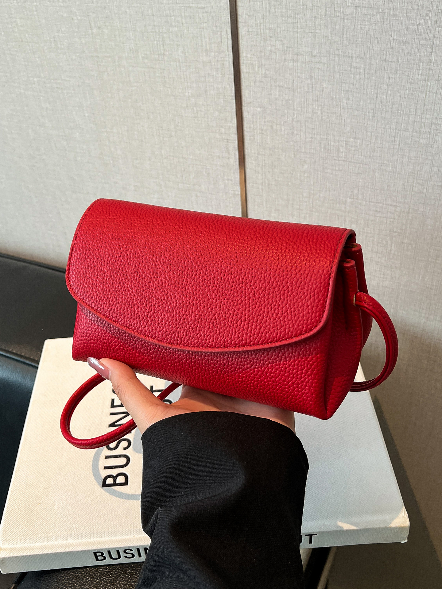 Trendy Women's Red Shoulder Crossbody Bag 2025 - Versatile Small Handbag for Fashionable Everyday Use Trendy Women's Red Shoulder Crossbody Bag 2025 - Versatile Small Handbag for Fashionable Everyday Use