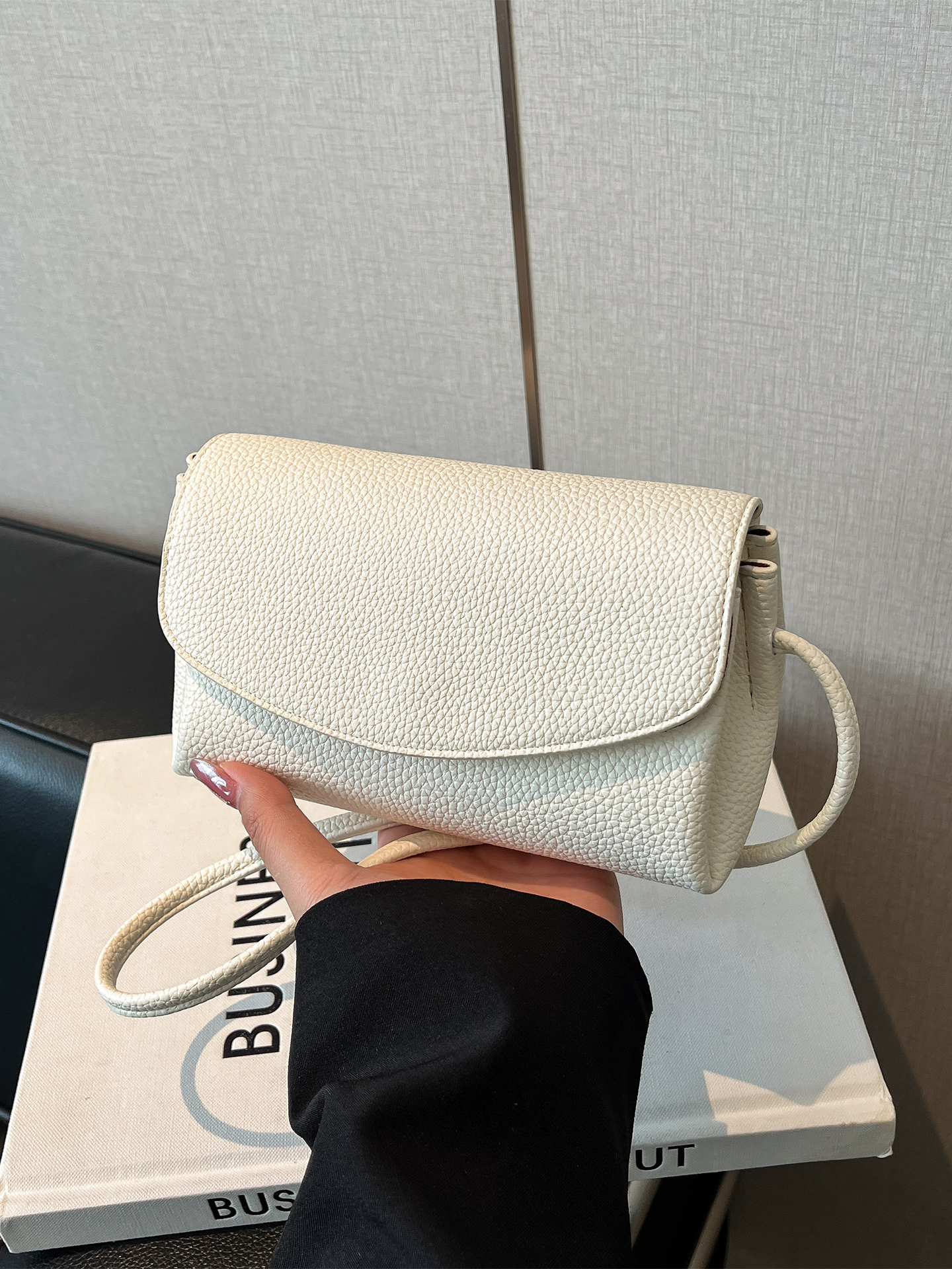 Trendy Women's Red Shoulder Crossbody Bag 2025 - Versatile Small Handbag for Fashionable Everyday Use Trendy Women's Red Shoulder Crossbody Bag 2025 - Versatile Small Handbag for Fashionable Everyday Use