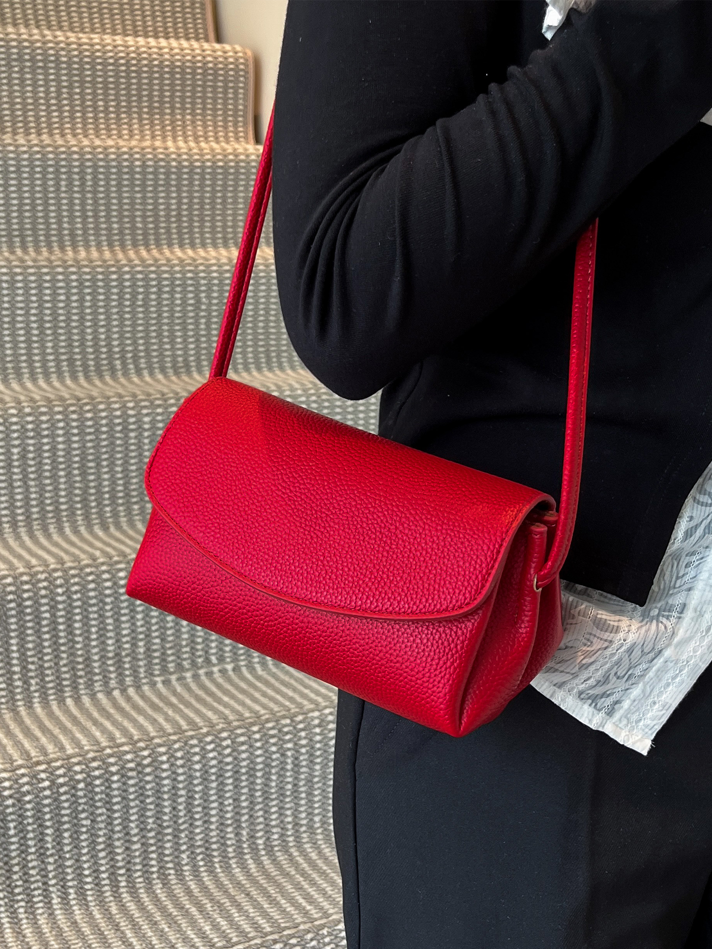 Trendy Women's Red Shoulder Crossbody Bag 2025 - Versatile Small Handbag for Fashionable Everyday Use Trendy Women's Red Shoulder Crossbody Bag 2025 - Versatile Small Handbag for Fashionable Everyday Use