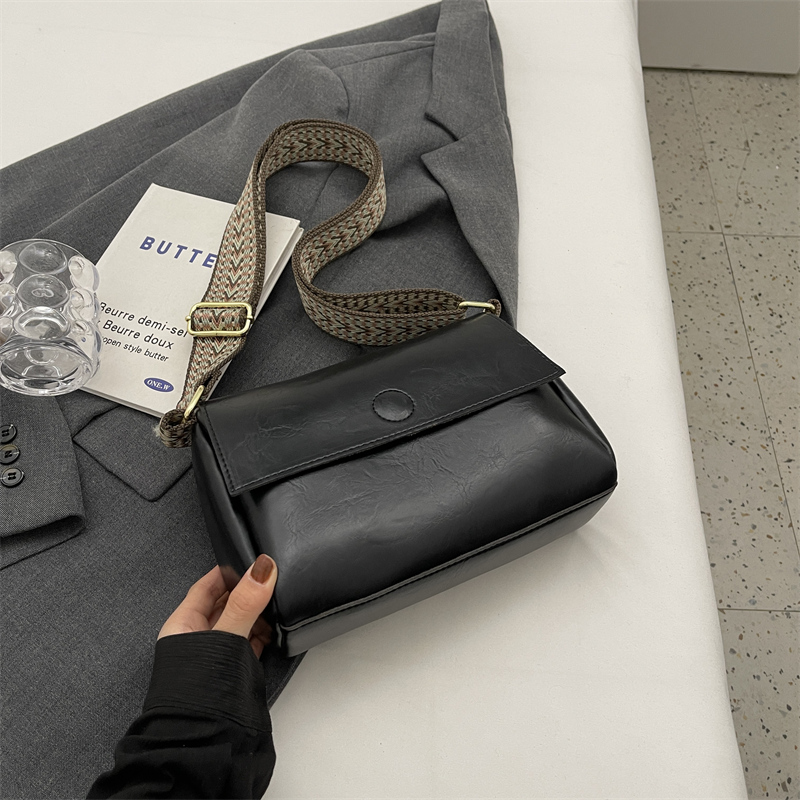 Trendy Women's Retro Small Square Bag 2025 - High-End Spring Shoulder Crossbody Handbag Trendy Women's Retro Small Square Bag 2025 - High-End Spring Shoulder Crossbody Handbag