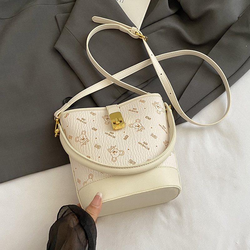 Trendy Women's Tote Bag 2025 - Versatile Shoulder & Crossbody Bucket Bag for Commuting and Daily Fashion Trendy Women's Tote Bag 2025 - Versatile Shoulder & Crossbody Bucket Bag for Commuting and Daily Fashion