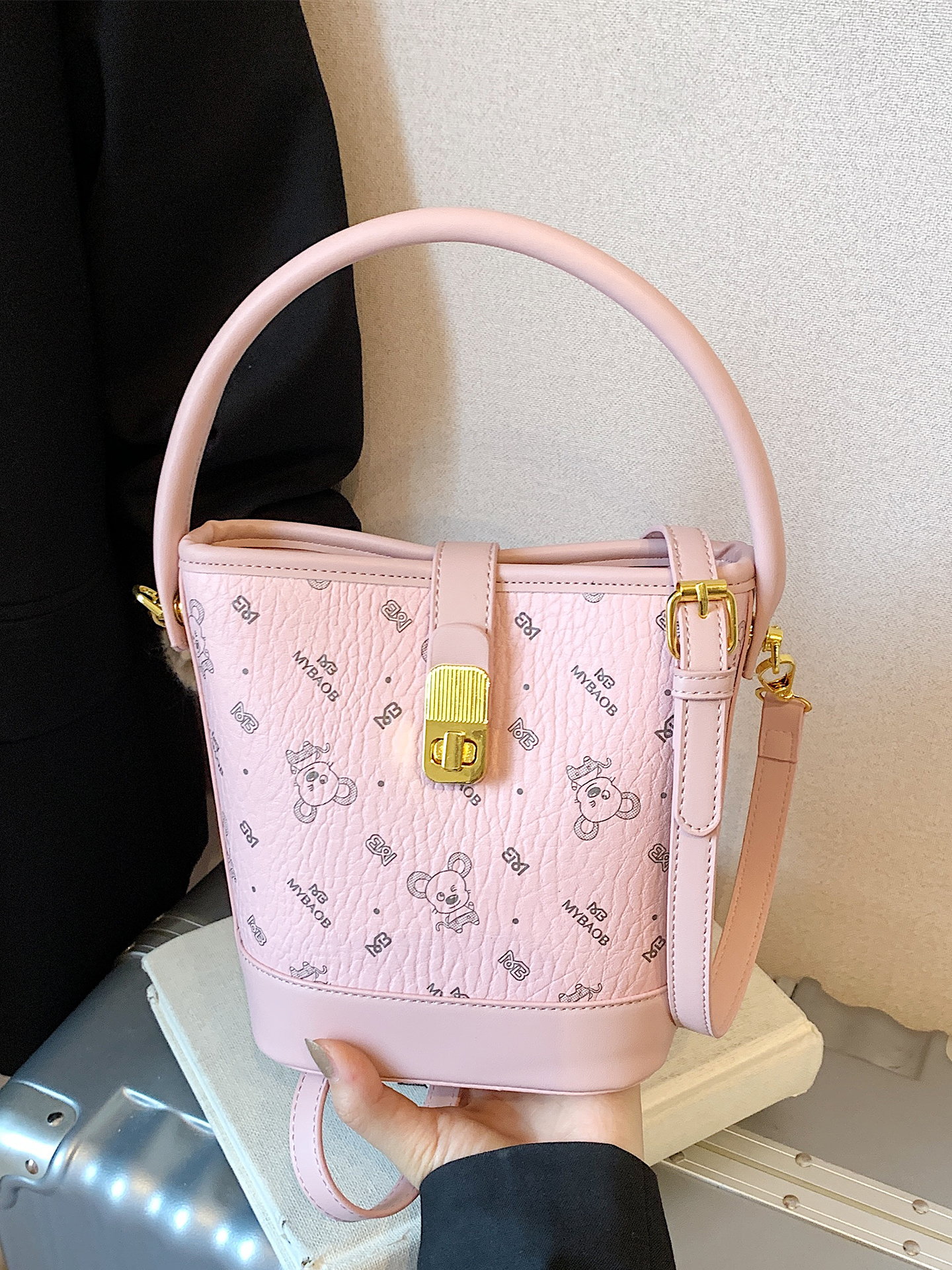 Trendy Women's Tote Bag 2025 - Versatile Shoulder & Crossbody Bucket Bag for Commuting and Daily Fashion Trendy Women's Tote Bag 2025 - Versatile Shoulder & Crossbody Bucket Bag for Commuting and Daily Fashion