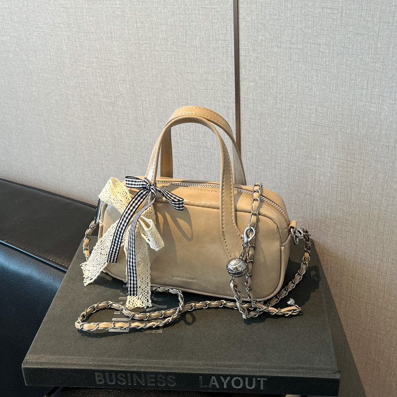 Trendy Women's Tote Bag 2025 | Versatile High-End Feel Shoulder & Crossbody Bag for Chic Style Trendy Women's Tote Bag 2025 | Versatile High-End Feel Shoulder & Crossbody Bag for Chic Style