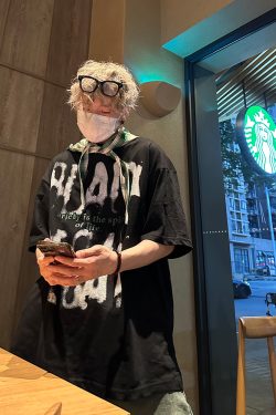 Unisex Graffiti Letter Printed Short Sleeve T-Shirt - Loose Fit Summer High Street Style for Men and Women