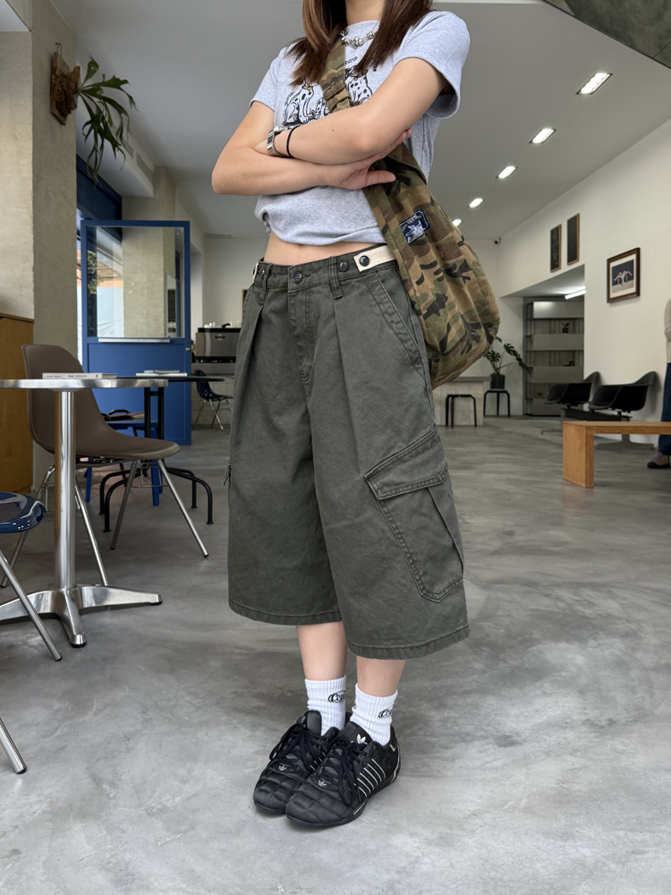 Unisex Vintage Distressed Work Shorts - American Style, Adjustable, Multi-Pocket, Summer Essential, 90s Inspired Fashion Unisex Vintage Distressed Work Shorts - American Style, Adjustable, Multi-Pocket, Summer Essential, 90s Inspired Fashion