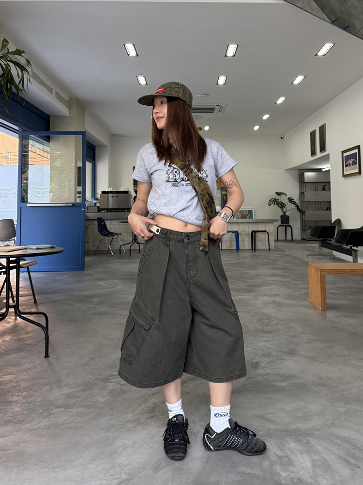 Unisex Vintage Distressed Work Shorts - American Style, Adjustable, Multi-Pocket, Summer Essential, 90s Inspired Fashion Unisex Vintage Distressed Work Shorts - American Style, Adjustable, Multi-Pocket, Summer Essential, 90s Inspired Fashion