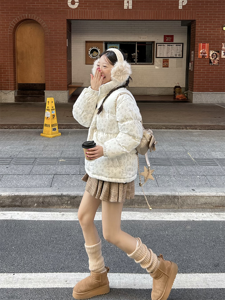 Unisex Winter Thick Cotton Jacket with Leopard Print Splicing and Slogan Embroidery - Trendy National Style Outerwear Unisex Winter Thick Cotton Jacket with Leopard Print Splicing and Slogan Embroidery - Trendy National Style Outerwear