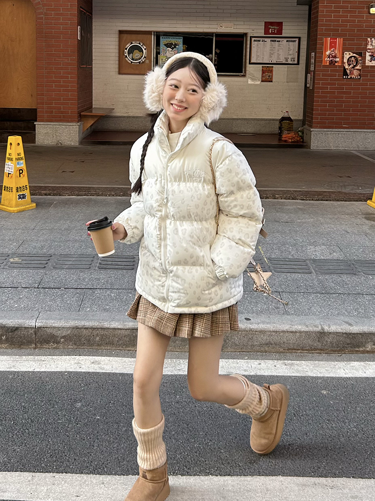 Unisex Winter Thick Cotton Jacket with Leopard Print Splicing and Slogan Embroidery - Trendy National Style Outerwear Unisex Winter Thick Cotton Jacket with Leopard Print Splicing and Slogan Embroidery - Trendy National Style Outerwear