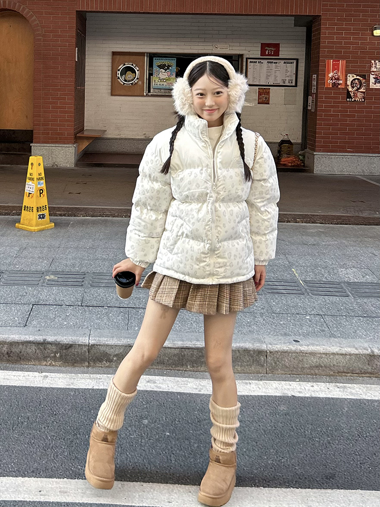 Unisex Winter Thick Cotton Jacket with Leopard Print Splicing and Slogan Embroidery - Trendy National Style Outerwear Unisex Winter Thick Cotton Jacket with Leopard Print Splicing and Slogan Embroidery - Trendy National Style Outerwear