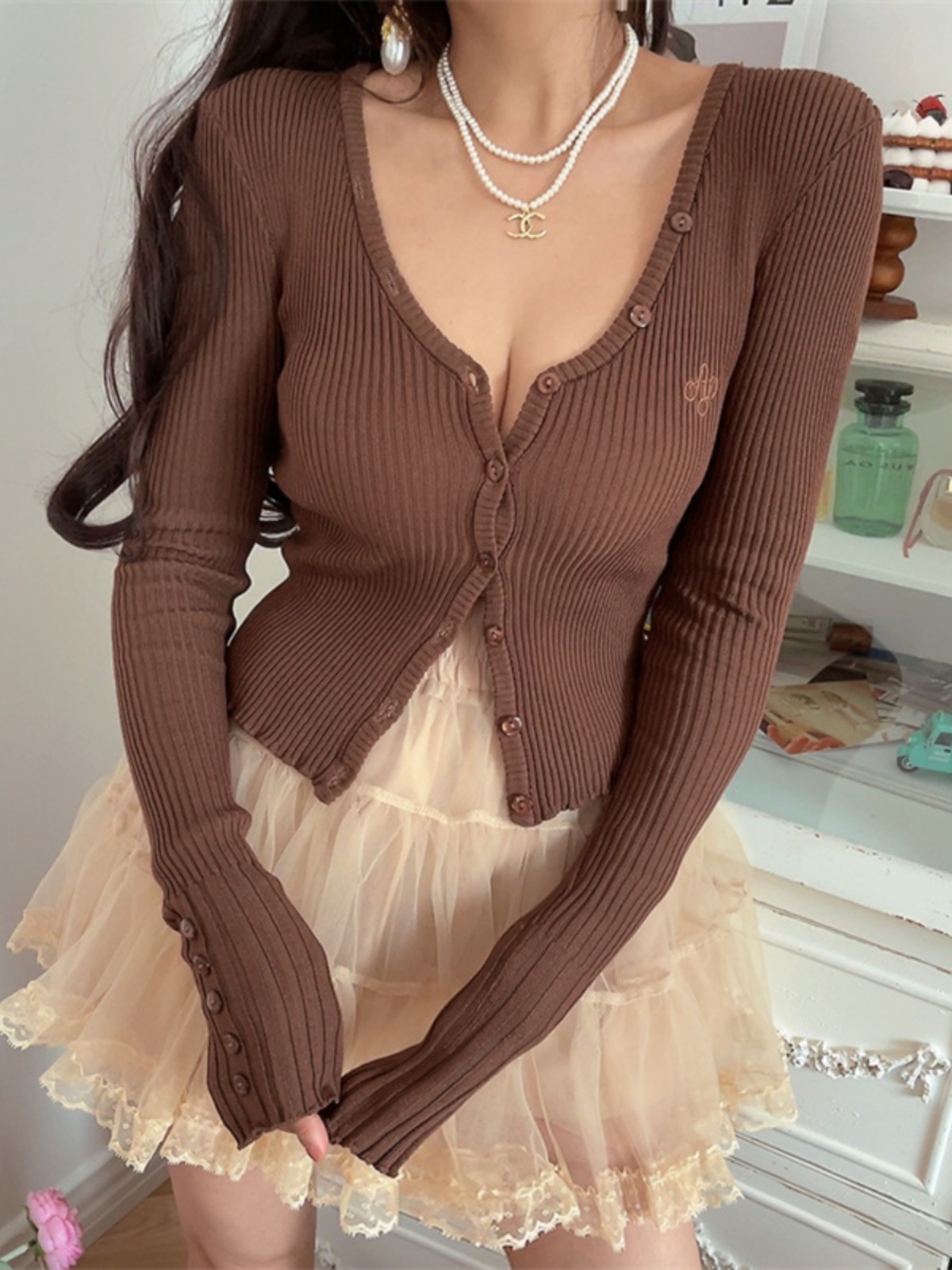 V-neck Embroidered Knitted Cardigan Base Top for Busty Girls - American Vintage Style, Spring 2025 Fashion Essential V-neck Embroidered Knitted Cardigan Base Top for Busty Girls - American Vintage Style, Spring 2025 Fashion Essential