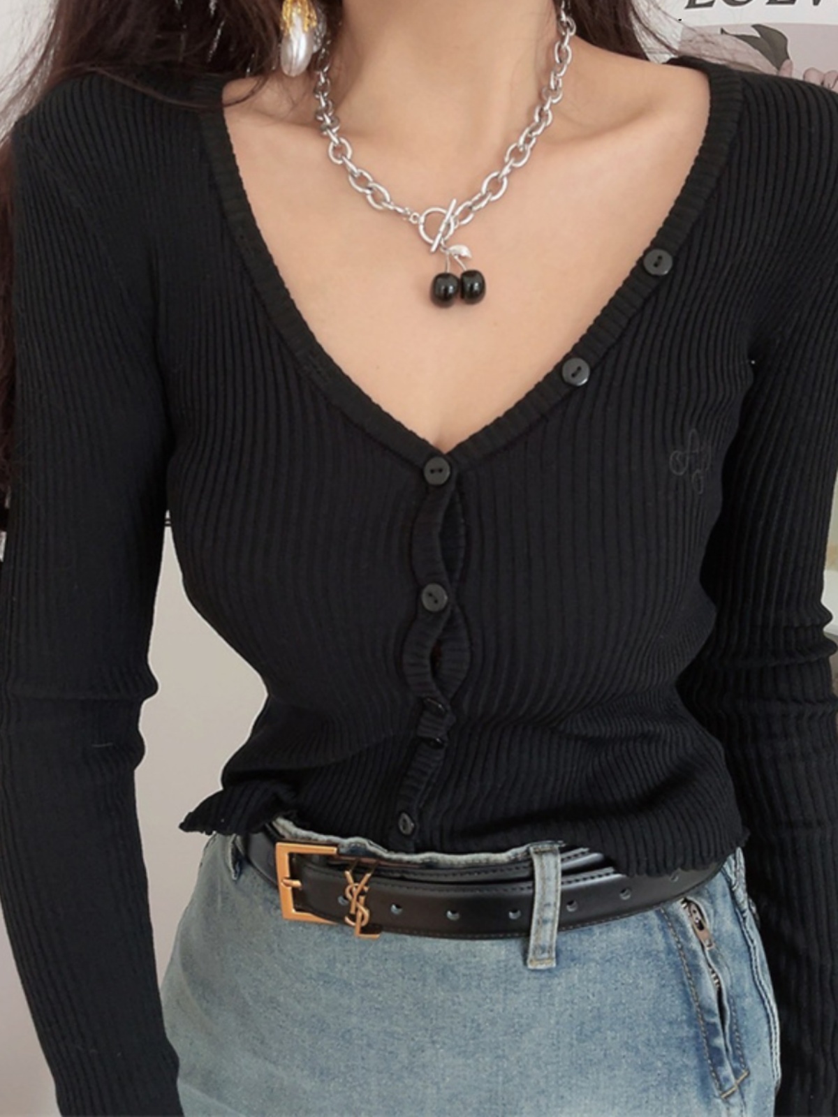 V-neck Embroidered Knitted Cardigan Base Top for Busty Girls - American Vintage Style, Spring 2025 Fashion Essential V-neck Embroidered Knitted Cardigan Base Top for Busty Girls - American Vintage Style, Spring 2025 Fashion Essential