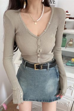 V-neck Embroidered Knitted Cardigan Base Top for Busty Girls - American Vintage Style, Spring 2025 Fashion Essential