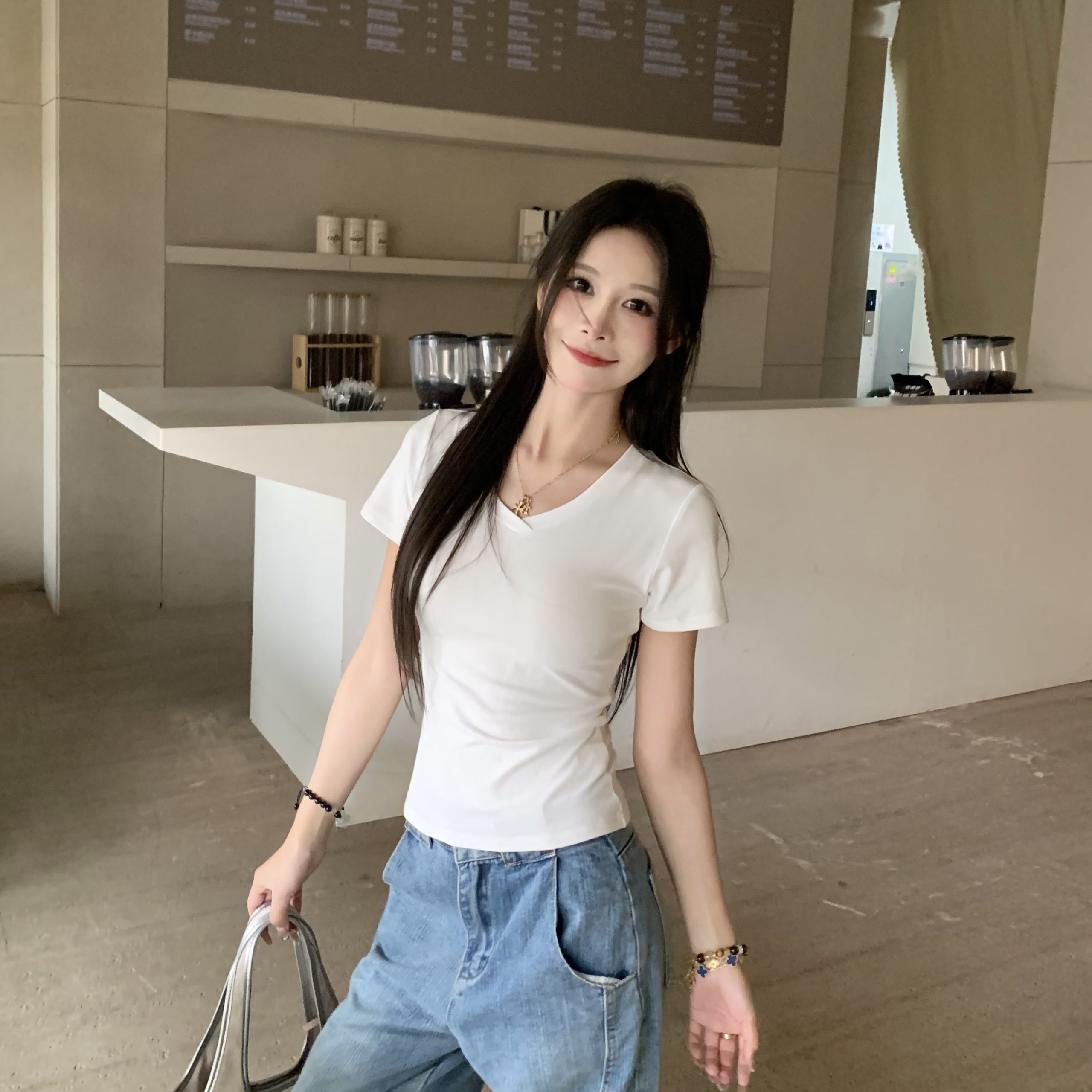 V-Neck Short Sleeve T-Shirt for Women - American Vintage Slim Fit Top - 2025 Summer Essential - Casual 90s Style Base Layer V-Neck Short Sleeve T-Shirt for Women - American Vintage Slim Fit Top - 2025 Summer Essential - Casual 90s Style Base Layer