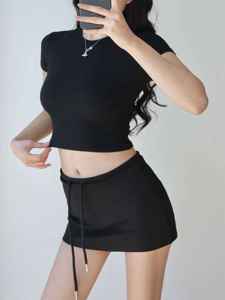 Versatile Basic Round Neck Short Sleeve T-Shirt for Women - Summer Slim Fit Solid Color Top - Fashion Essentials for Every Wardrobe Versatile Basic Round Neck Short Sleeve T-Shirt for Women - Summer Slim Fit Solid Color Top - Fashion Essentials for Every Wardrobe