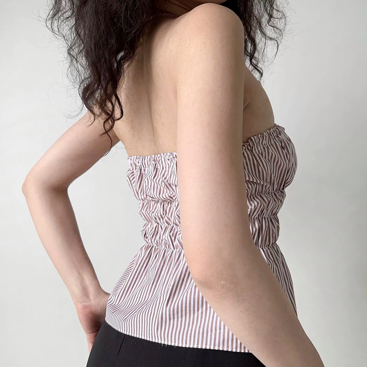 Versatile DIY Vintage Slim Fit Halter Top for Women - European & American Style, Multiple Ways to Wear, Y2K Fashion Versatile DIY Vintage Slim Fit Halter Top for Women - European & American Style, Multiple Ways to Wear, Y2K Fashion