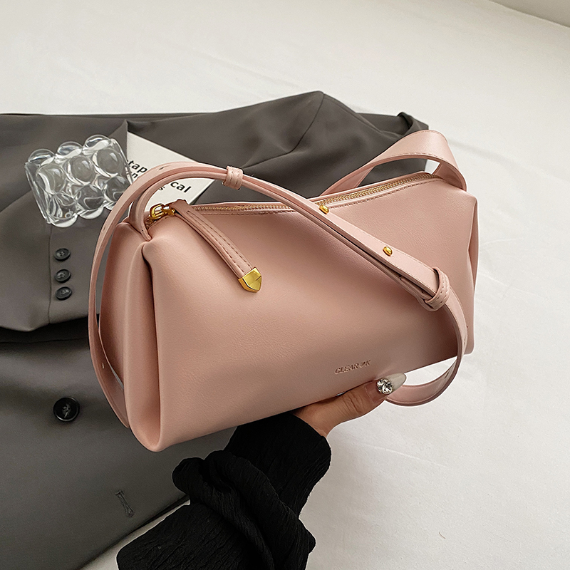 Versatile Korean Minimalist High-End Shoulder Bag for Women - 2025 Spring/Summer Crossbody Commuting Collection Versatile Korean Minimalist High-End Shoulder Bag for Women - 2025 Spring/Summer Crossbody Commuting Collection