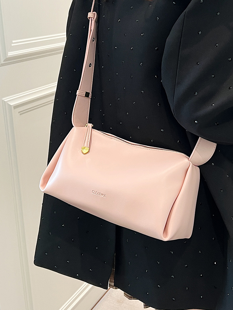 Versatile Korean Minimalist High-End Shoulder Bag for Women - 2025 Spring/Summer Crossbody Commuting Collection Versatile Korean Minimalist High-End Shoulder Bag for Women - 2025 Spring/Summer Crossbody Commuting Collection