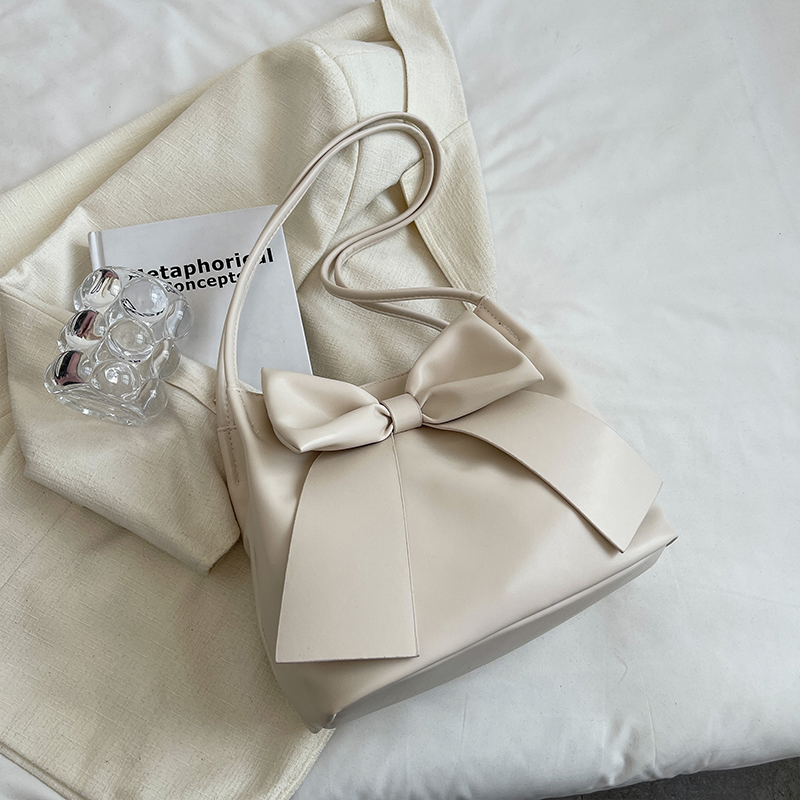 Versatile Large Capacity Shoulder Bag for Women, Trendy Hand-Held Tote for Spring/Summer 2025, Perfect Commuter Accessory Versatile Large Capacity Shoulder Bag for Women, Trendy Hand-Held Tote for Spring/Summer 2025, Perfect Commuter Accessory