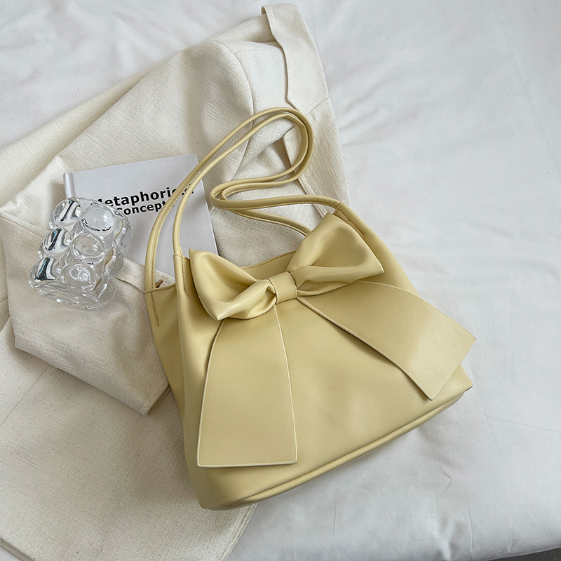 Versatile Large Capacity Shoulder Bag for Women, Trendy Hand-Held Tote for Spring/Summer 2025, Perfect Commuter Accessory Versatile Large Capacity Shoulder Bag for Women, Trendy Hand-Held Tote for Spring/Summer 2025, Perfect Commuter Accessory