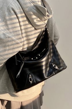 Versatile Large Capacity Tote Bag for Women - Fashionable Commuter Shoulder & Crossbody Bag for Classes and Everyday Use