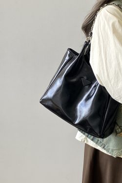 Versatile Large Capacity Women's Tote Bag - Commuter Chain Shoulder Handbag for Everyday Use