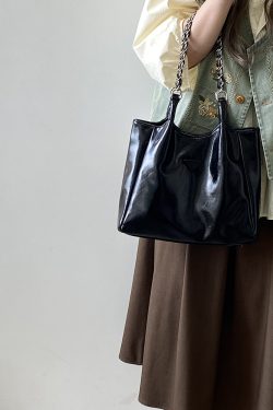 Versatile Large Capacity Women's Tote Bag - Commuter Chain Shoulder Handbag for Everyday Use