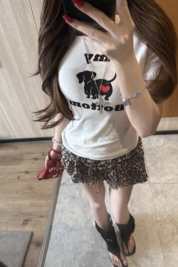 Vintage Cute Dog Print Short White T-Shirt for Women - American-Style Slim Fit Summer Top, Spicy Girl Vibe