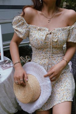 Vintage Floral Dress with Square Neck and Puff Sleeves - Waist-Defining Spring/Summer Vacation Skirt