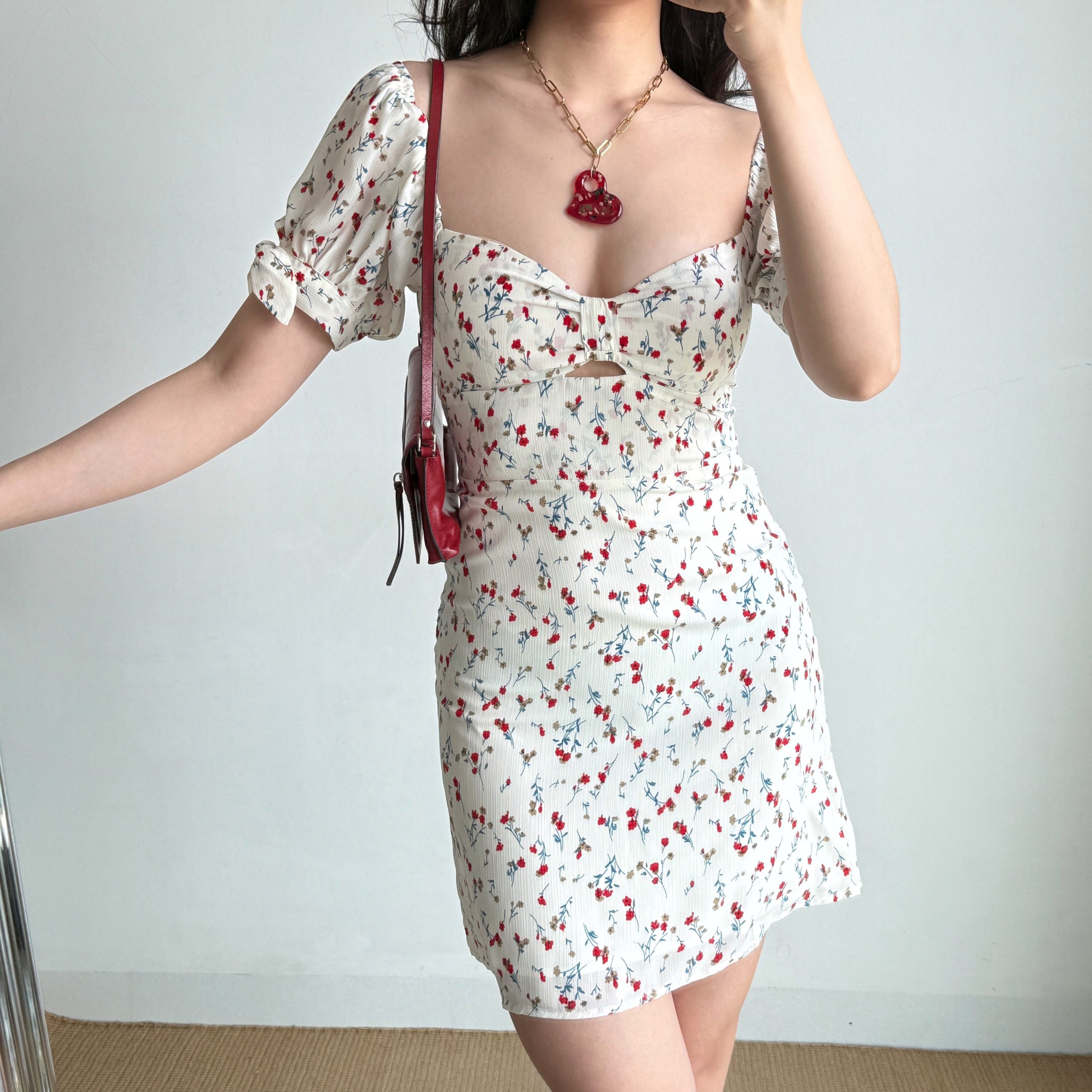 Vintage Floral Short Sleeve Dress with Front Bow and Hollow Waist - Summer 90s Style for Women Vintage Floral Short Sleeve Dress with Front Bow and Hollow Waist - Summer 90s Style for Women