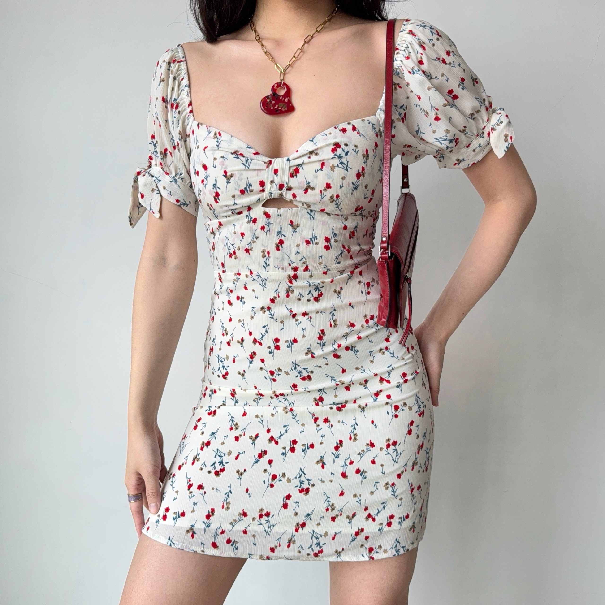 Vintage Floral Short Sleeve Dress with Front Bow and Hollow Waist - Summer 90s Style for Women Vintage Floral Short Sleeve Dress with Front Bow and Hollow Waist - Summer 90s Style for Women