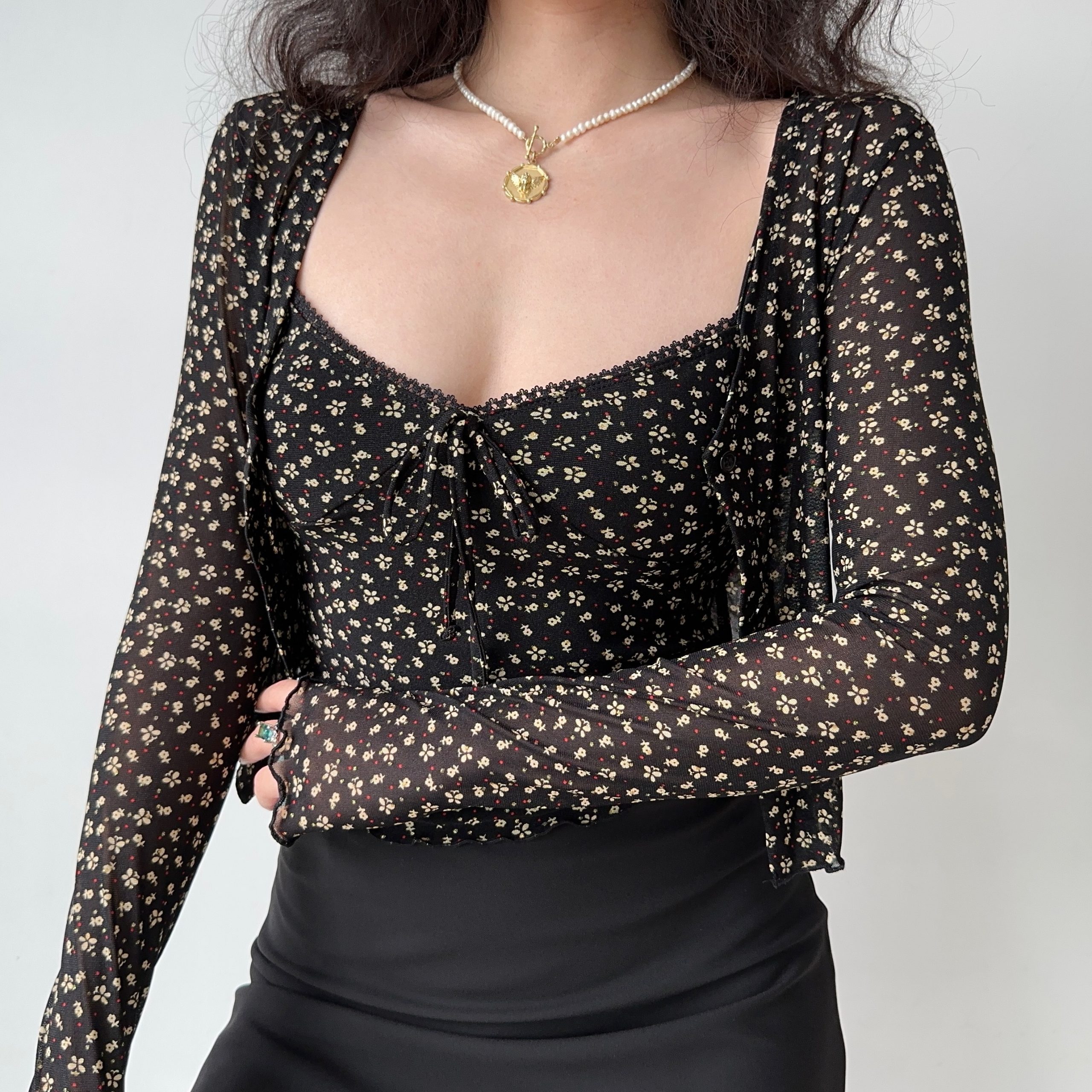 Vintage Floral V-Neck Camisole & Short Sleeve Cardigan Set - Women's Slim Fit, French Style, Perfect for Y2K & Retro Looks Vintage Floral V-Neck Camisole & Short Sleeve Cardigan Set - Women's Slim Fit, French Style, Perfect for Y2K & Retro Looks