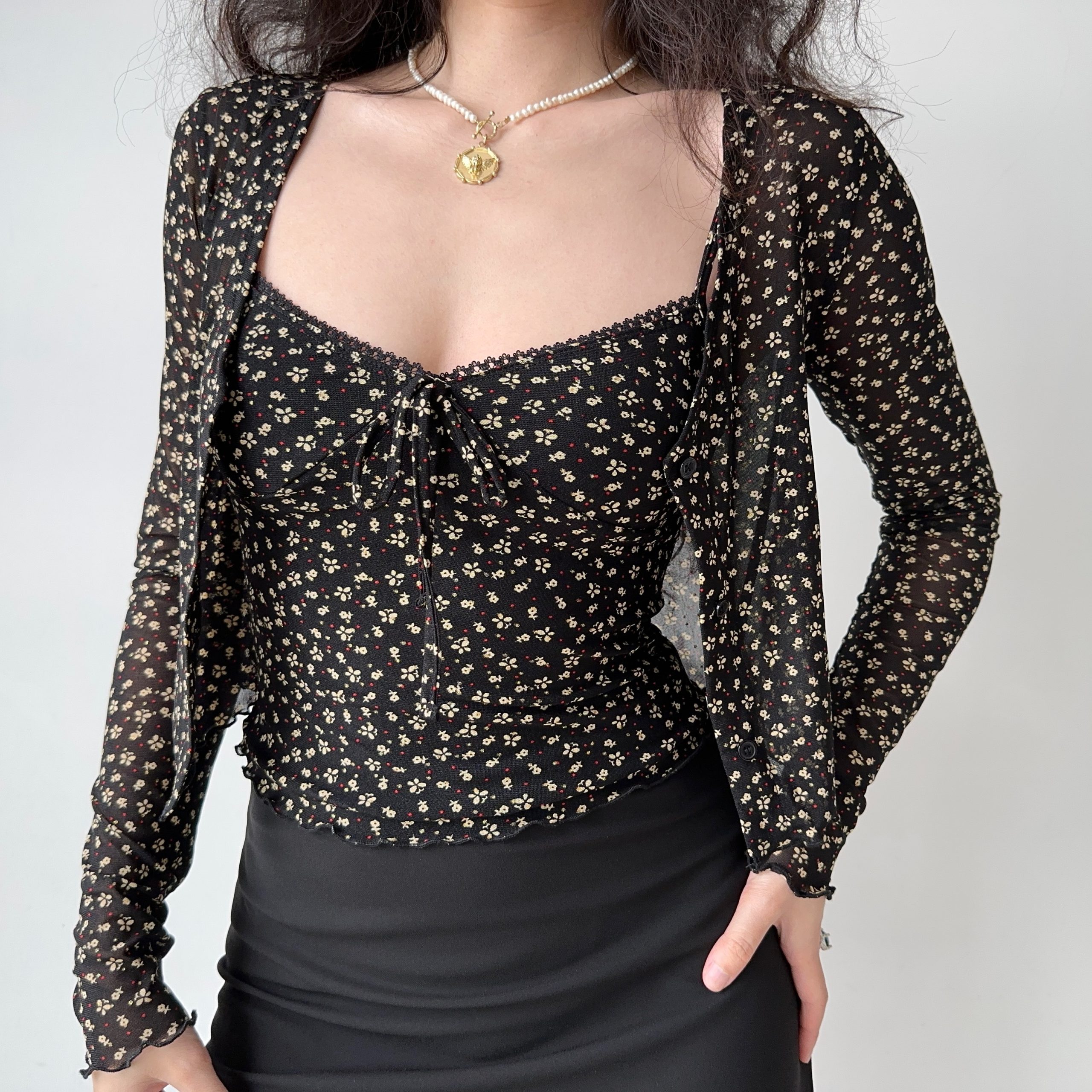 Vintage Floral V-Neck Camisole & Short Sleeve Cardigan Set - Women's Slim Fit, French Style, Perfect for Y2K & Retro Looks Vintage Floral V-Neck Camisole & Short Sleeve Cardigan Set - Women's Slim Fit, French Style, Perfect for Y2K & Retro Looks