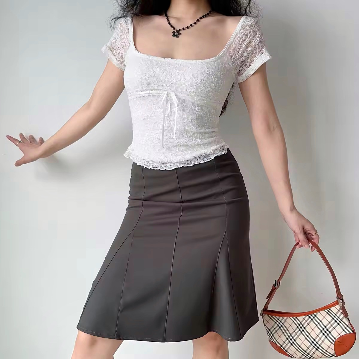 Vintage Lace Trim Square Neck Short Sleeve T-shirt for Women - Slim Fit, European & American Style, Y2K Inspired Short Top Vintage Lace Trim Square Neck Short Sleeve T-shirt for Women - Slim Fit, European & American Style, Y2K Inspired Short Top