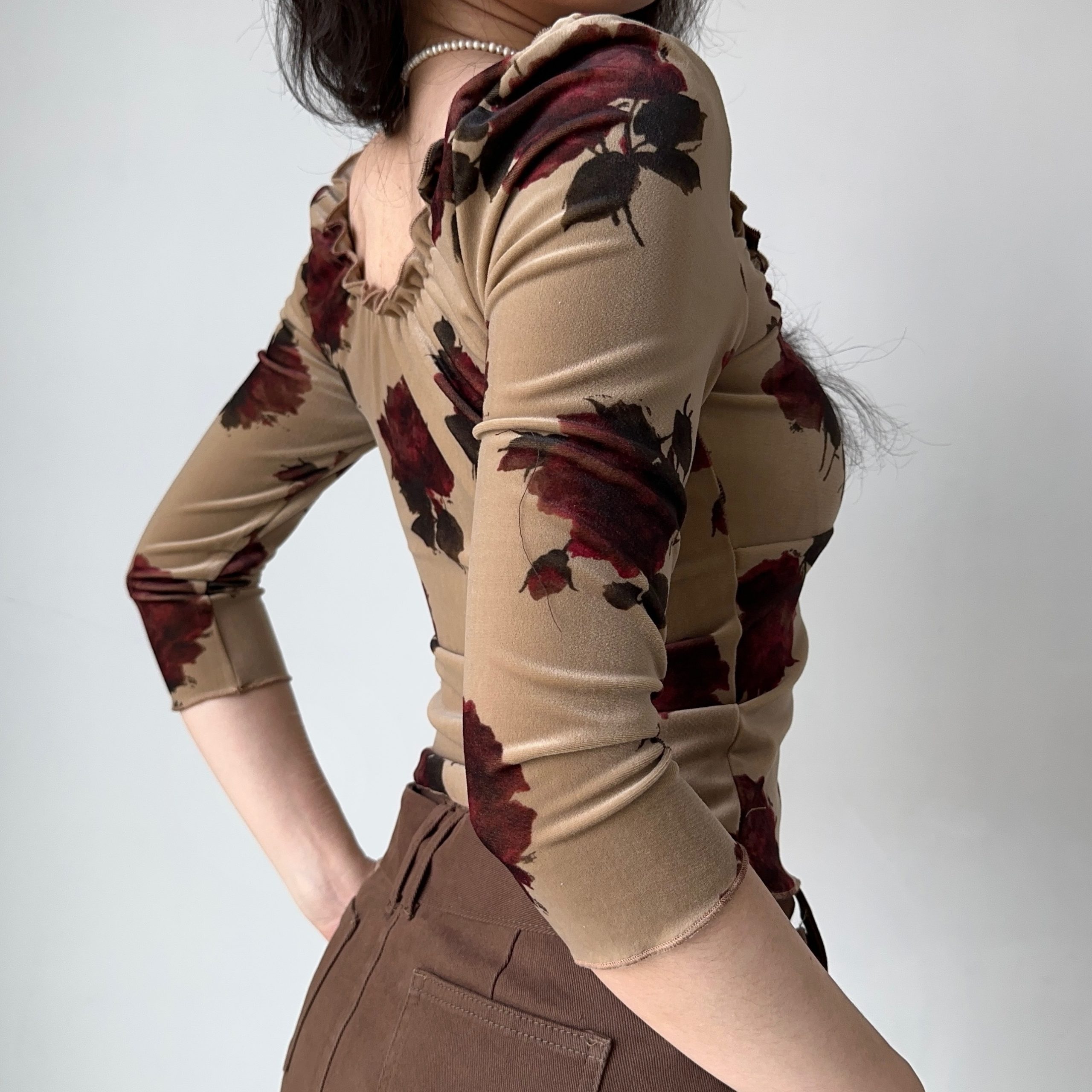 Vintage Print Velvet Ruffled T-shirt for Women - Sexy Low-Cut, Three-Quarter Sleeve, Autumn Winter Fashion Top Vintage Print Velvet Ruffled T-shirt for Women - Sexy Low-Cut, Three-Quarter Sleeve, Autumn Winter Fashion Top