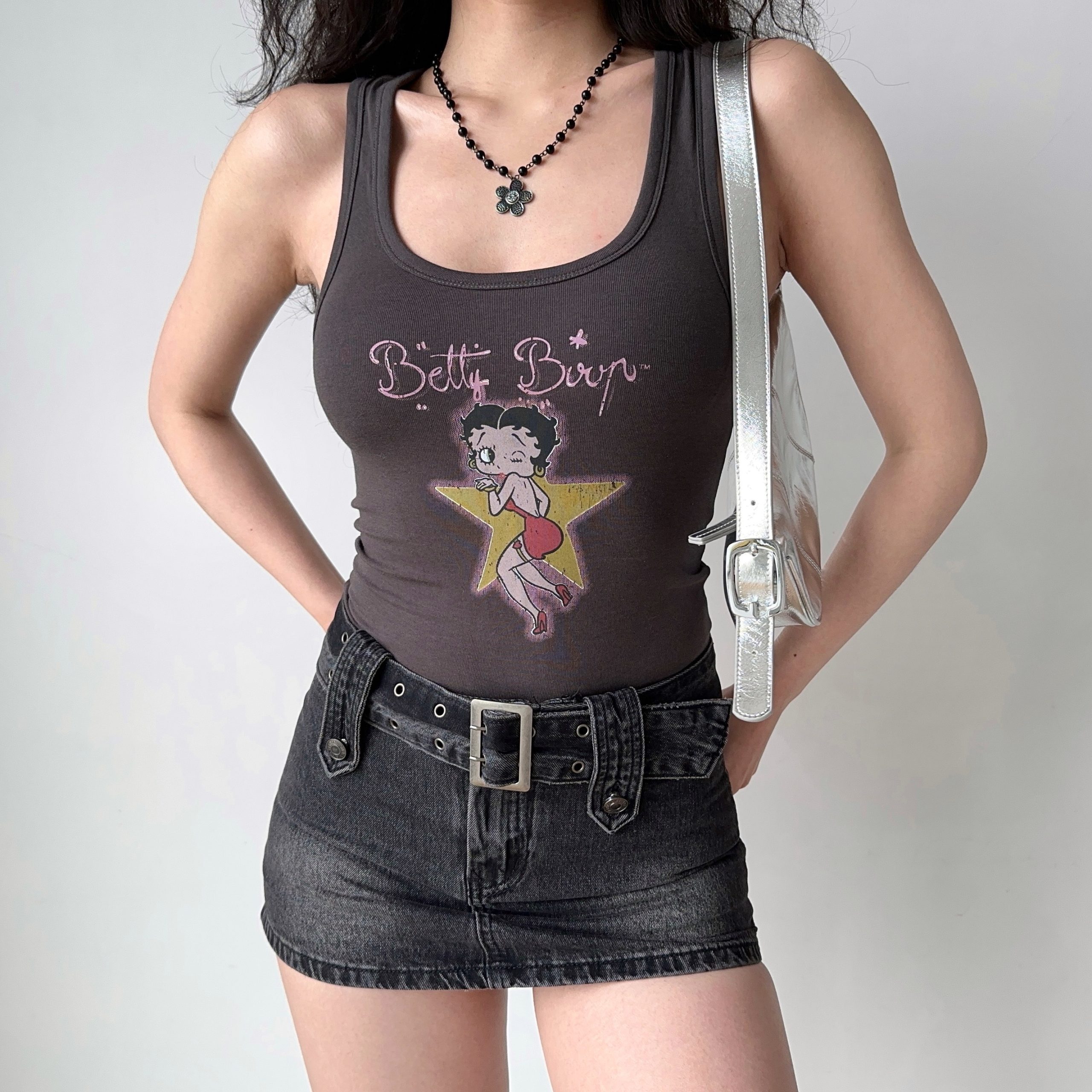 Vintage U-Neck Printed Tank Top for Women - Slim Fit Sleeveless Tee in American Style - Perfect for 90s and Y2K Fashion Vintage U-Neck Printed Tank Top for Women - Slim Fit Sleeveless Tee in American Style - Perfect for 90s and Y2K Fashion