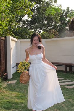 White Spaghetti Strap A-Line Dress with Long Skirt – Sexy Vacation Style, Trendy French Design, Perfect for Summer Events