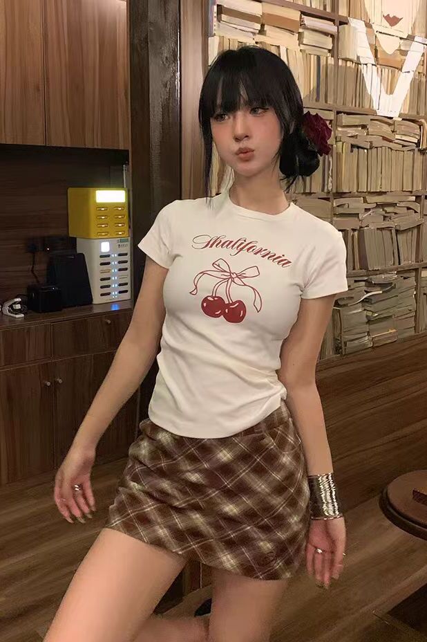 Women's American-Style Cherry Print Short T-Shirt, 2025 Summer Slim Fit, Round Neck, Regular Shoulder, Short Sleeves