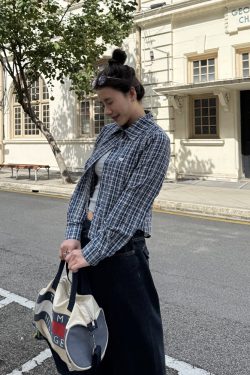 Women's Slim Fit Long Sleeve Polo Shirt - Short Version Grid Design Street Style for Spring - Trendy Hot Girl Look