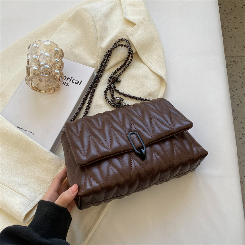 Women's Textured Embroidered Shoulder Bag - Versatile Summer Chain Crossbody Bag for High-End Style 2025 Women's Textured Embroidered Shoulder Bag - Versatile Summer Chain Crossbody Bag for High-End Style 2025