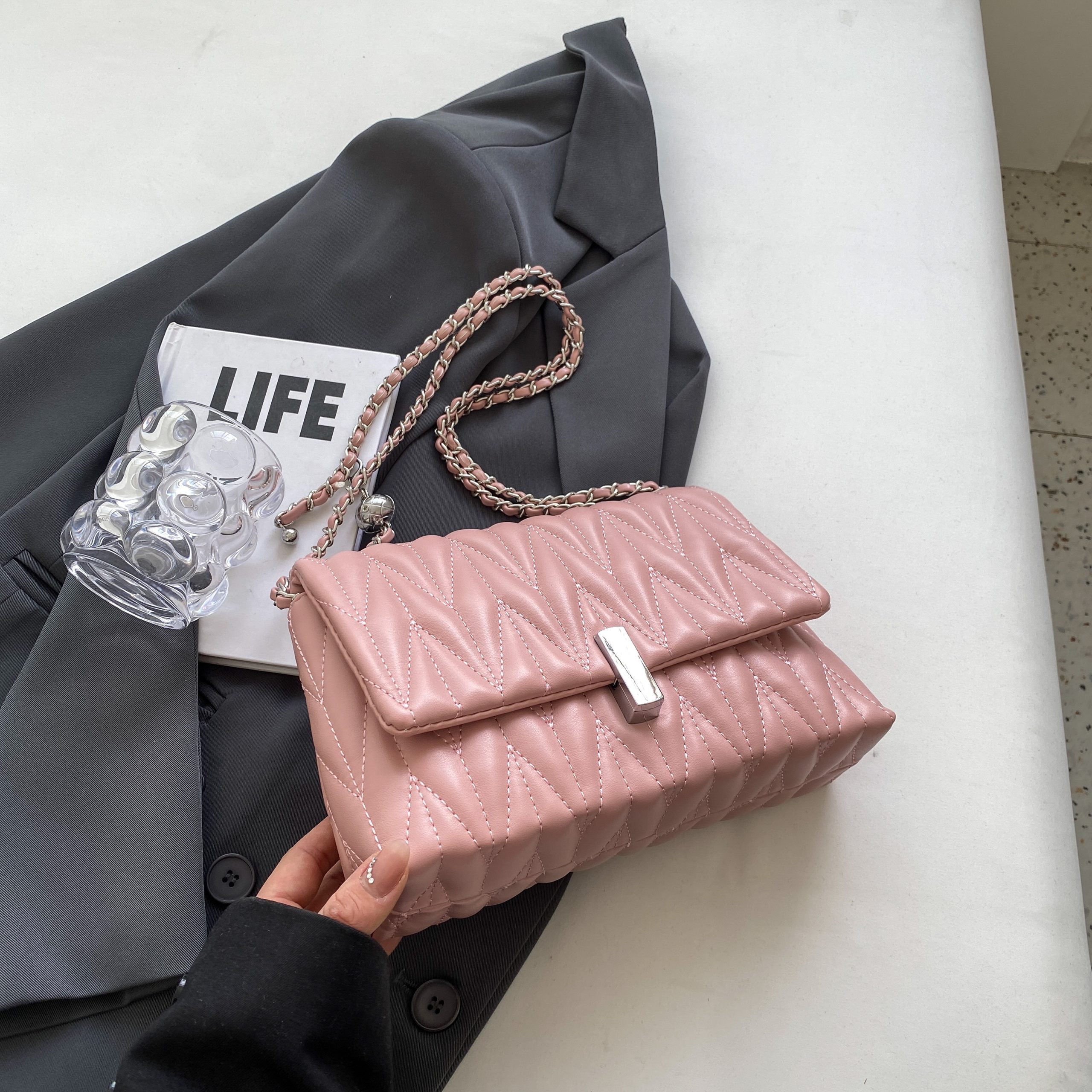 Women's Textured Embroidered Shoulder Bag - Versatile Summer Chain Crossbody Bag for High-End Style 2025 Women's Textured Embroidered Shoulder Bag - Versatile Summer Chain Crossbody Bag for High-End Style 2025