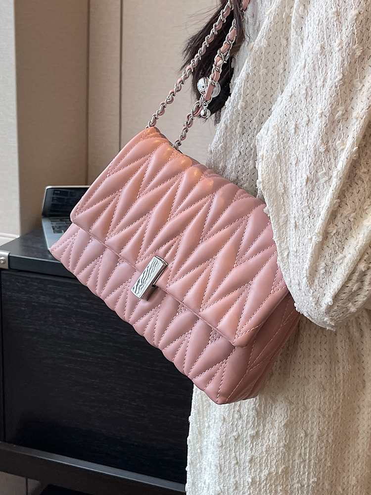 Women's Textured Embroidered Shoulder Bag - Versatile Summer Chain Crossbody Bag for High-End Style 2025 Women's Textured Embroidered Shoulder Bag - Versatile Summer Chain Crossbody Bag for High-End Style 2025