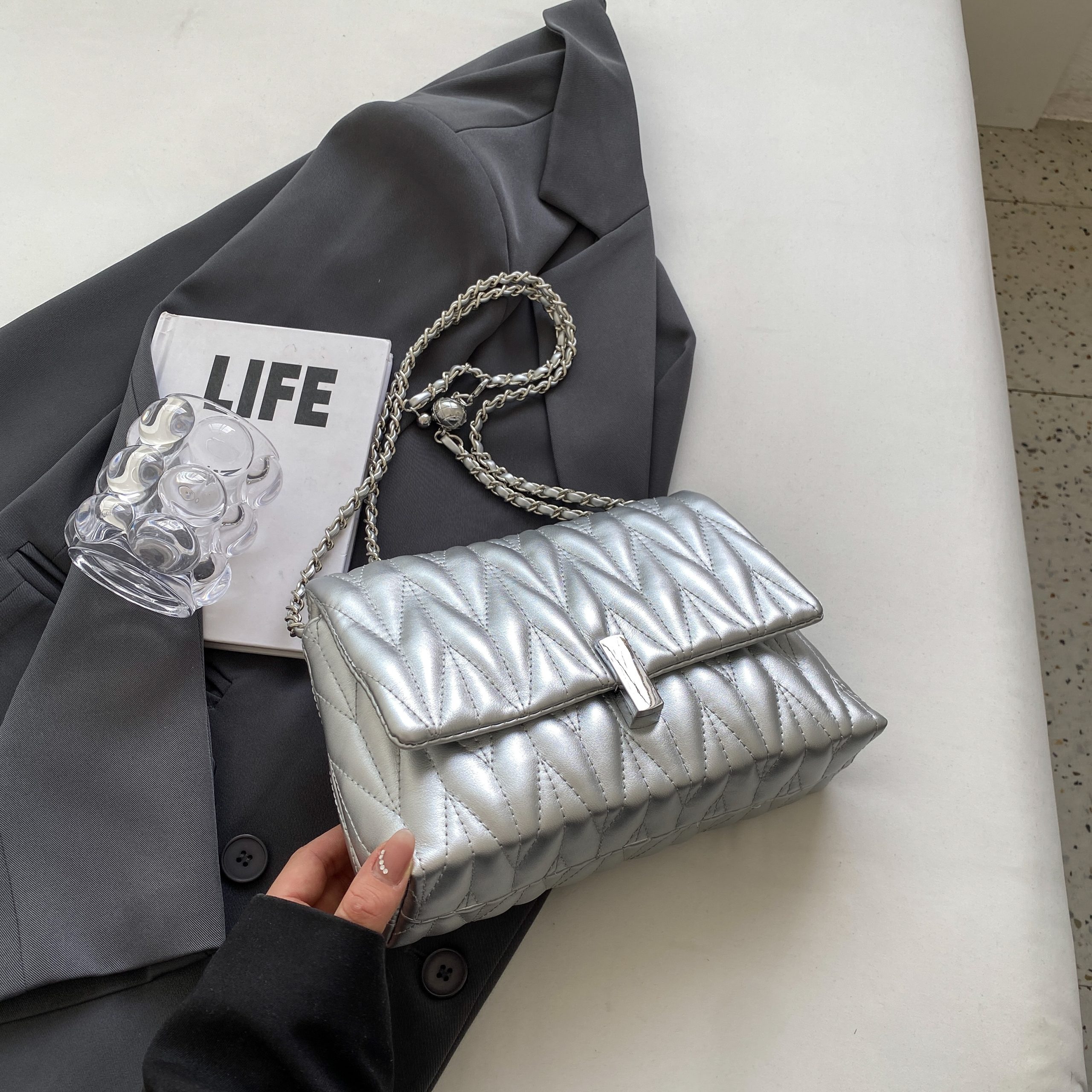 Women's Textured Embroidered Shoulder Bag - Versatile Summer Chain Crossbody Bag for High-End Style 2025 Women's Textured Embroidered Shoulder Bag - Versatile Summer Chain Crossbody Bag for High-End Style 2025