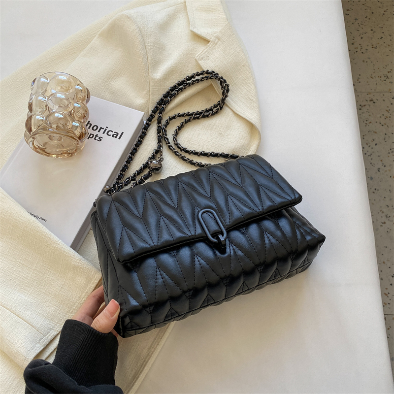 Women's Textured Embroidered Shoulder Bag - Versatile Summer Chain Crossbody Bag for High-End Style 2025 Women's Textured Embroidered Shoulder Bag - Versatile Summer Chain Crossbody Bag for High-End Style 2025