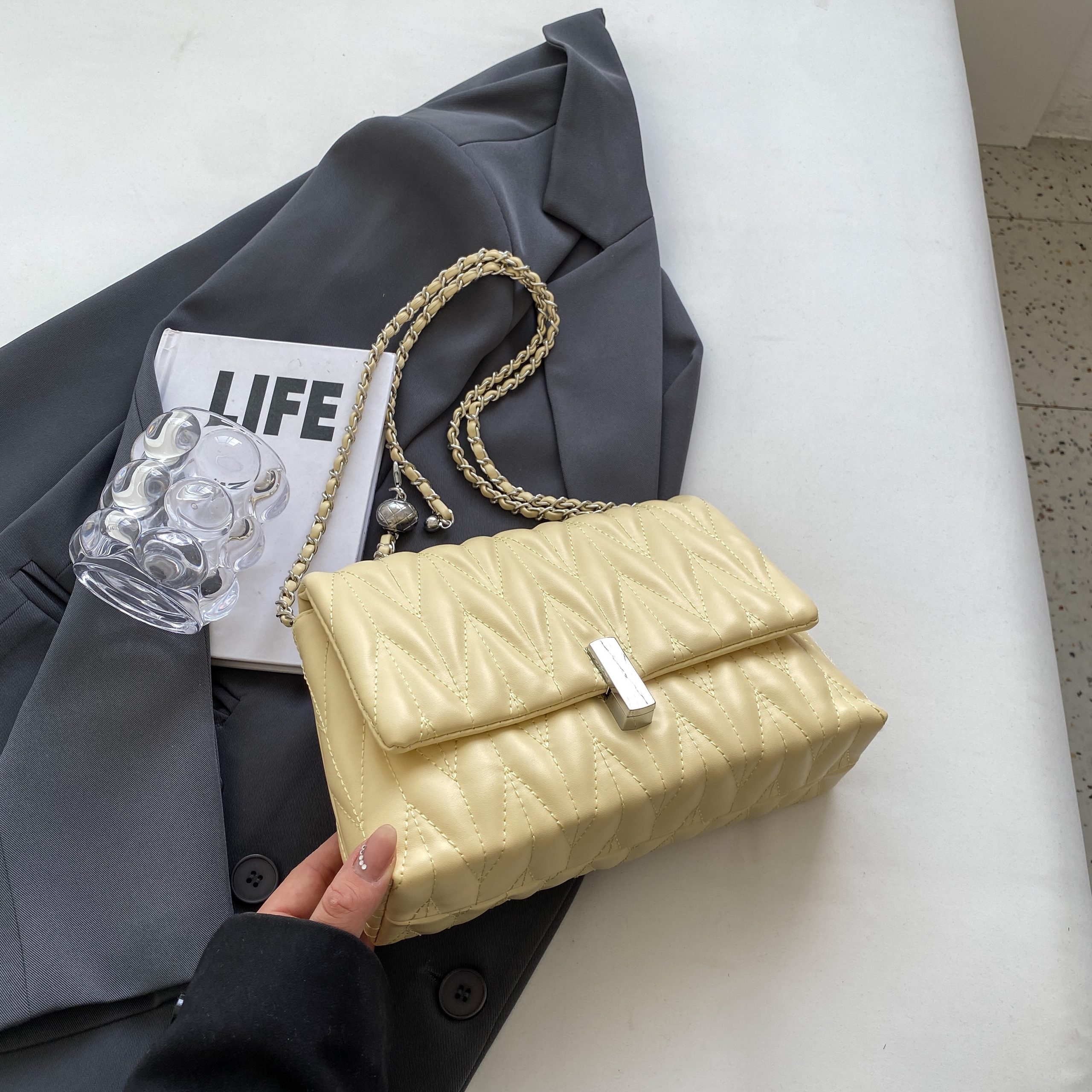 Women's Textured Embroidered Shoulder Bag - Versatile Summer Chain Crossbody Bag for High-End Style 2025 Women's Textured Embroidered Shoulder Bag - Versatile Summer Chain Crossbody Bag for High-End Style 2025