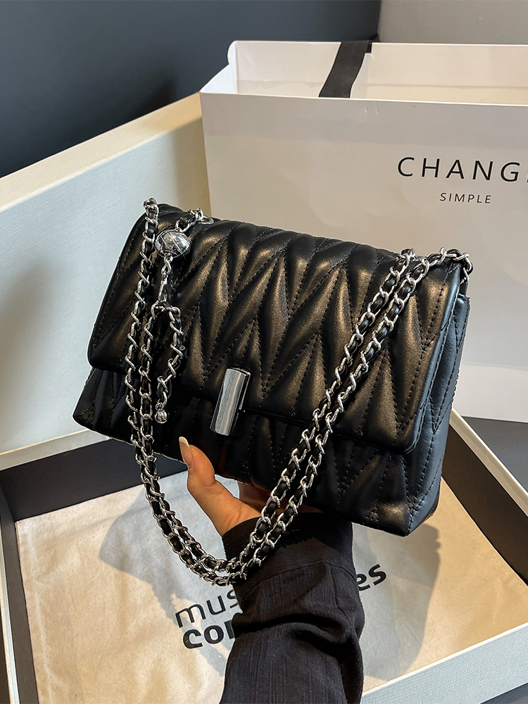 Women's Textured Embroidered Shoulder Bag - Versatile Summer Chain Crossbody Bag for High-End Style 2025 Women's Textured Embroidered Shoulder Bag - Versatile Summer Chain Crossbody Bag for High-End Style 2025