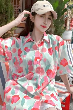 Women's Tie-Dye Short Sleeve Shirt - Loose Fit Trendy Summer Beach Blouse with Fresh Print