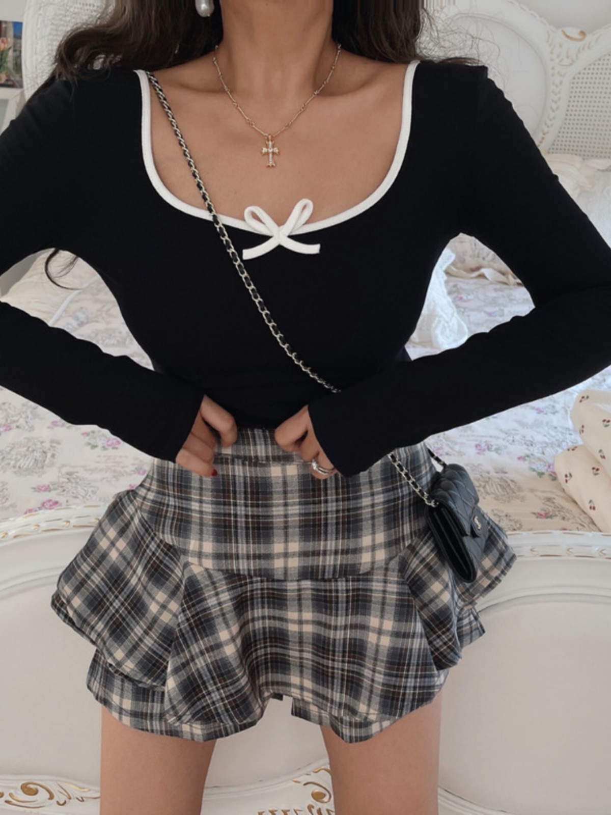 Women's Vintage-Inspired Big Round Neck Bow T-shirt - Spring Summer Sexy Tight Fit Top Women's Vintage-Inspired Big Round Neck Bow T-shirt - Spring Summer Sexy Tight Fit Top