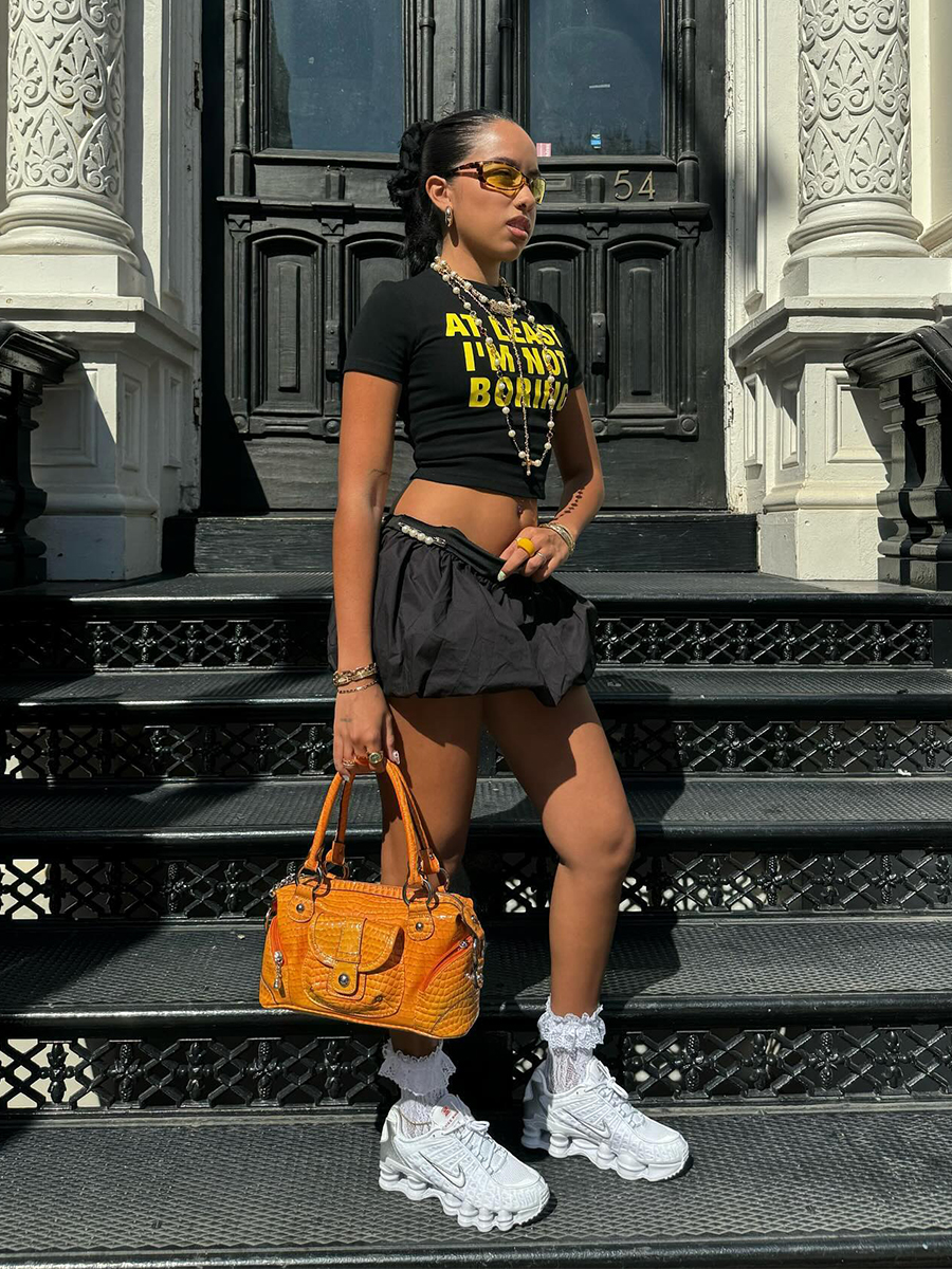 Y2K American Retro Black Short Sleeve Crop Top for Women - Slim Fit, Straight Shoulder, Stylish Letter Design Y2K American Retro Black Short Sleeve Crop Top for Women - Slim Fit, Straight Shoulder, Stylish Letter Design